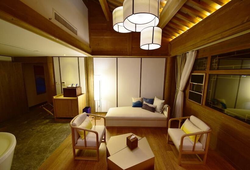 Отель Lux Tea Horse Road Lijiang
