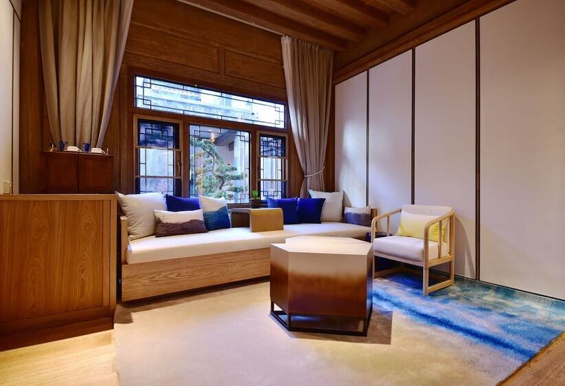 Отель Lux Tea Horse Road Lijiang