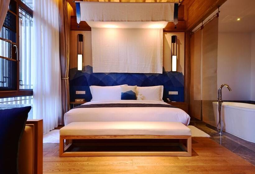 Отель Lux Tea Horse Road Lijiang