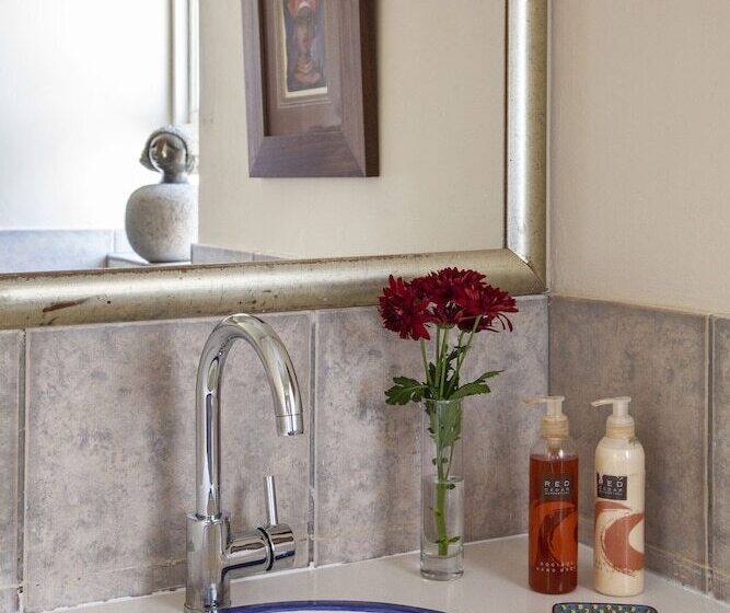 فندق Moonglow Guest House