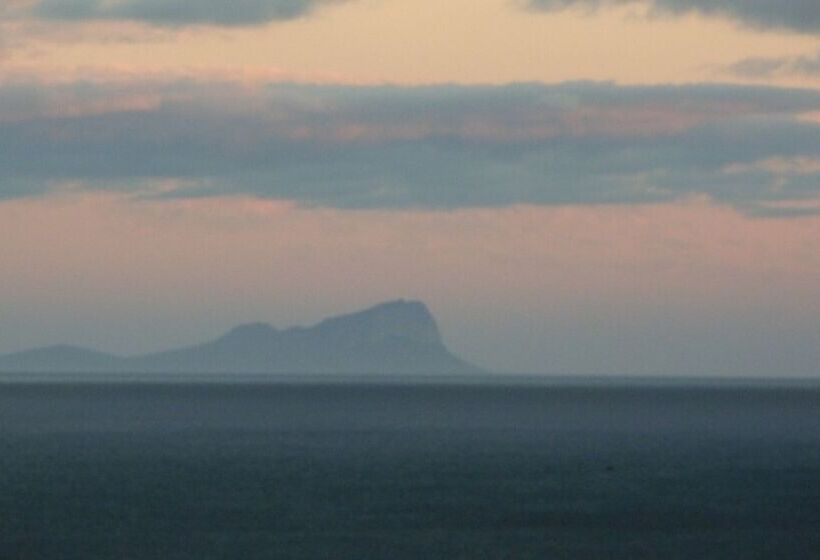 فندق Moonglow Guest House