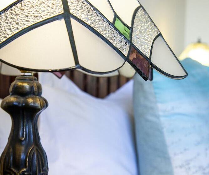 فندق Moonglow Guest House