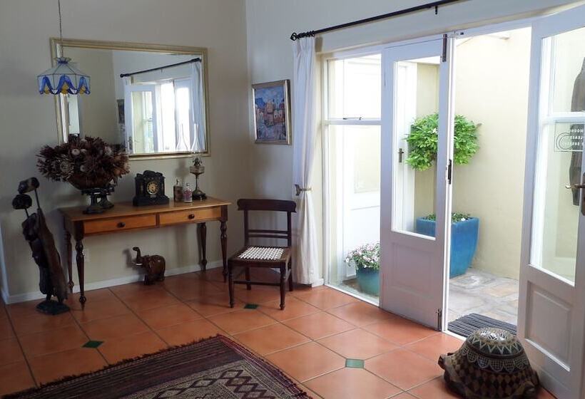 فندق Moonglow Guest House