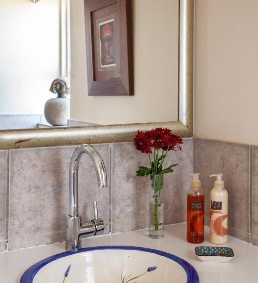 فندق Moonglow Guest House