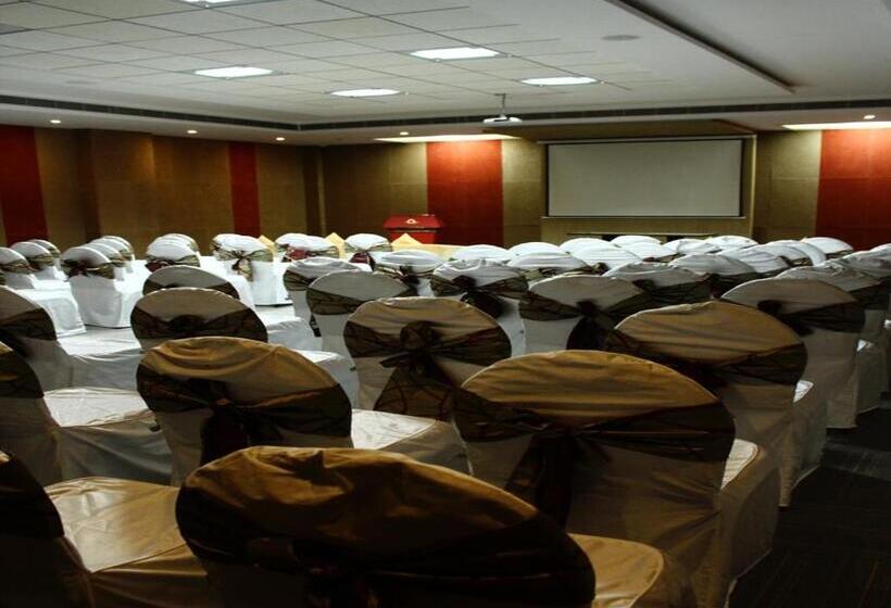 Отель Nidhivan Sarovar Portico Vrindavan