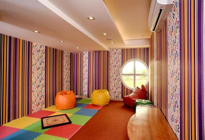 Отель Nidhivan Sarovar Portico Vrindavan