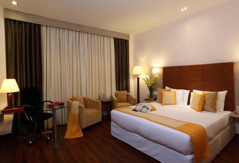 Отель Nidhivan Sarovar Portico Vrindavan