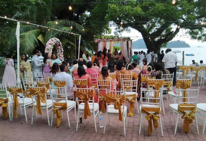 בית מלון כפרי Pangkor Sandy Beach Resort