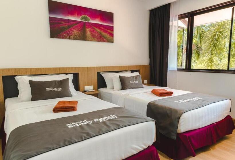 בית מלון כפרי Pangkor Sandy Beach Resort