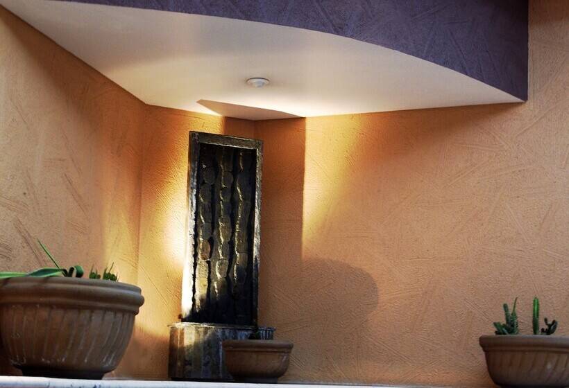 Porto Novo Hotel & Suites