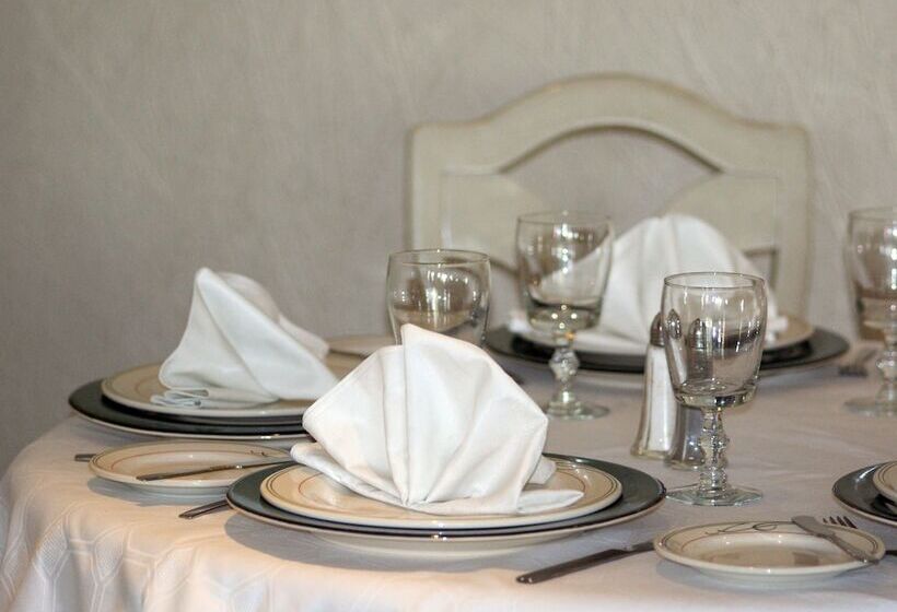 Porto Novo Hotel & Suites