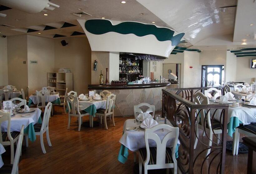 Porto Novo Hotel & Suites