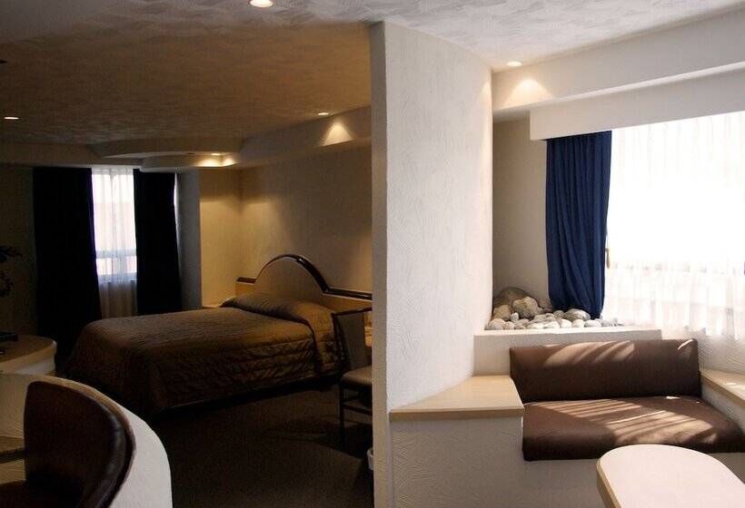 Porto Novo Hotel & Suites