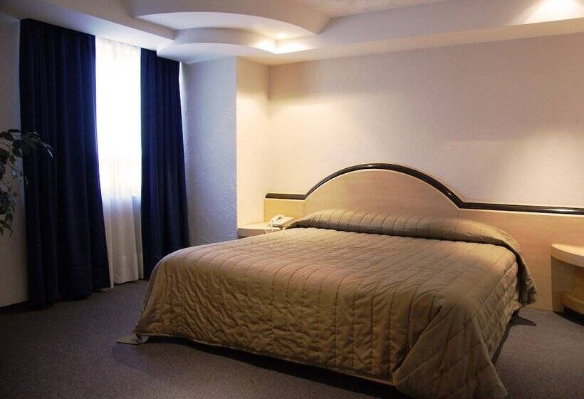 Porto Novo Hotel & Suites