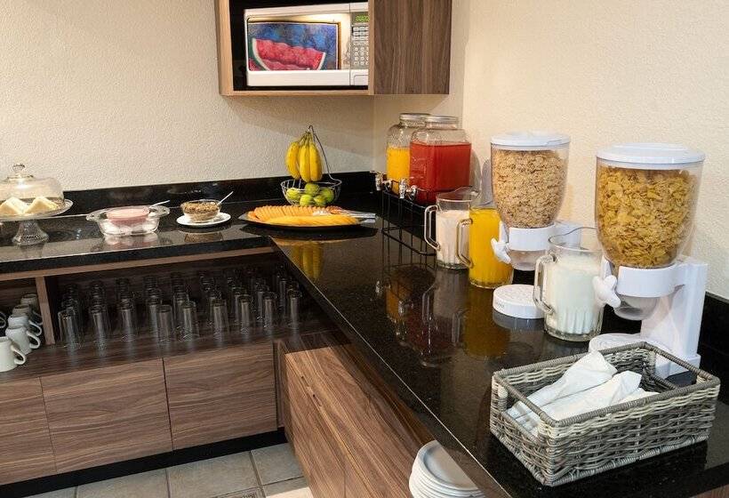 ホテル Quinta San Carlos Inn