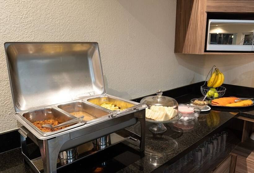 ホテル Quinta San Carlos Inn