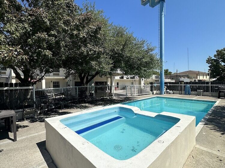 ホテル Quinta San Carlos Inn