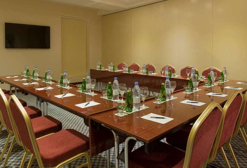 ホテル Radisson Blu  Dhahran