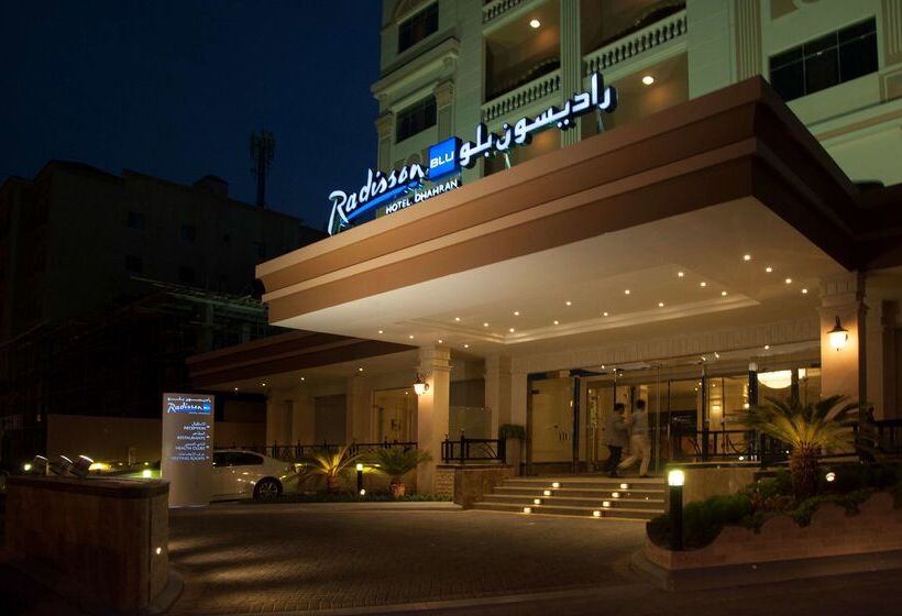ホテル Radisson Blu  Dhahran