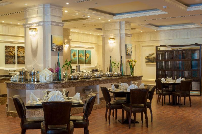 ホテル Radisson Blu  Dhahran