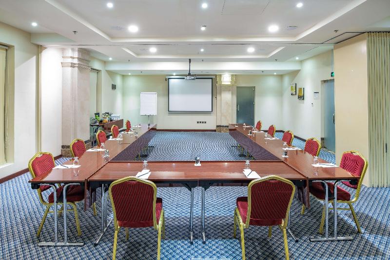 ホテル Radisson Blu  Dhahran