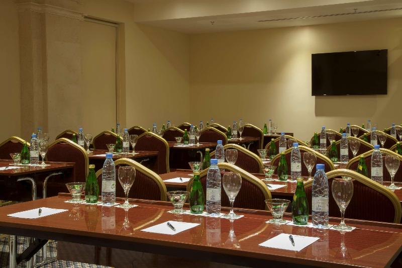 ホテル Radisson Blu  Dhahran