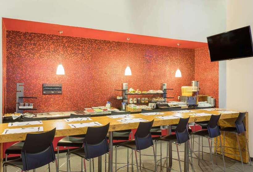 Отель Ramada Encore By Wyndham Queretaro