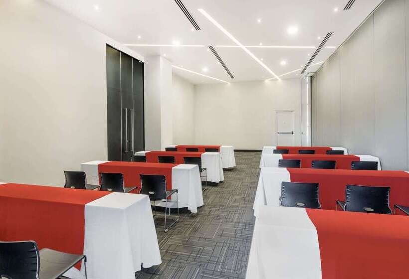 Отель Ramada Encore By Wyndham Queretaro