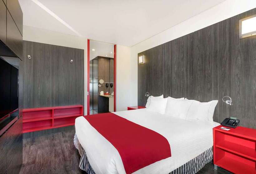 Отель Ramada Encore By Wyndham Queretaro