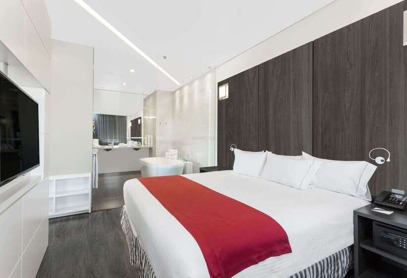 Отель Ramada Encore By Wyndham Queretaro