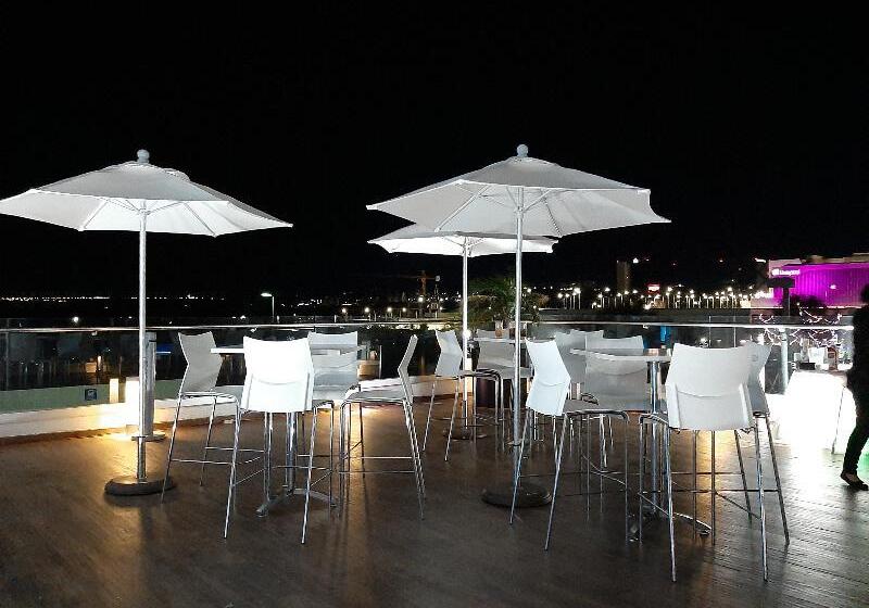 Отель Ramada Encore By Wyndham Queretaro