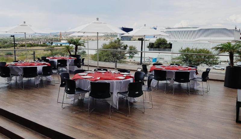 Отель Ramada Encore By Wyndham Queretaro