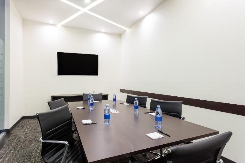 Отель Ramada Encore By Wyndham Queretaro