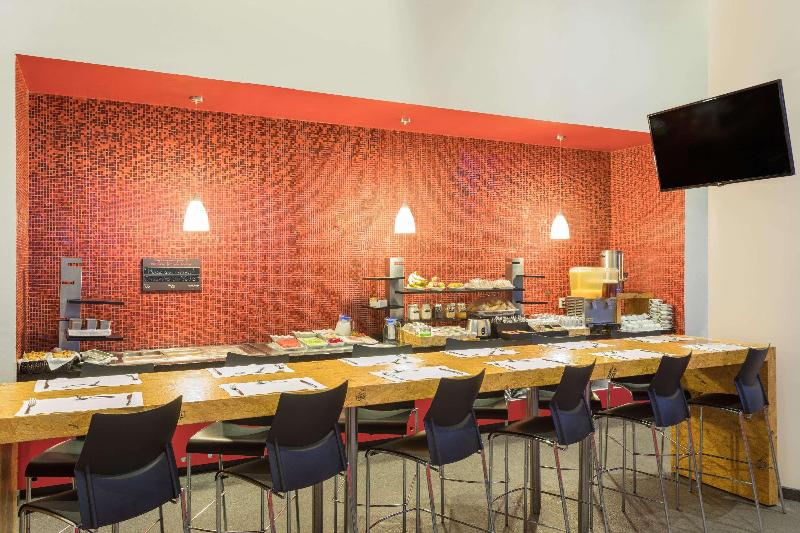 Отель Ramada Encore By Wyndham Queretaro