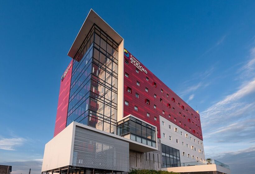 Отель Ramada Encore By Wyndham Queretaro