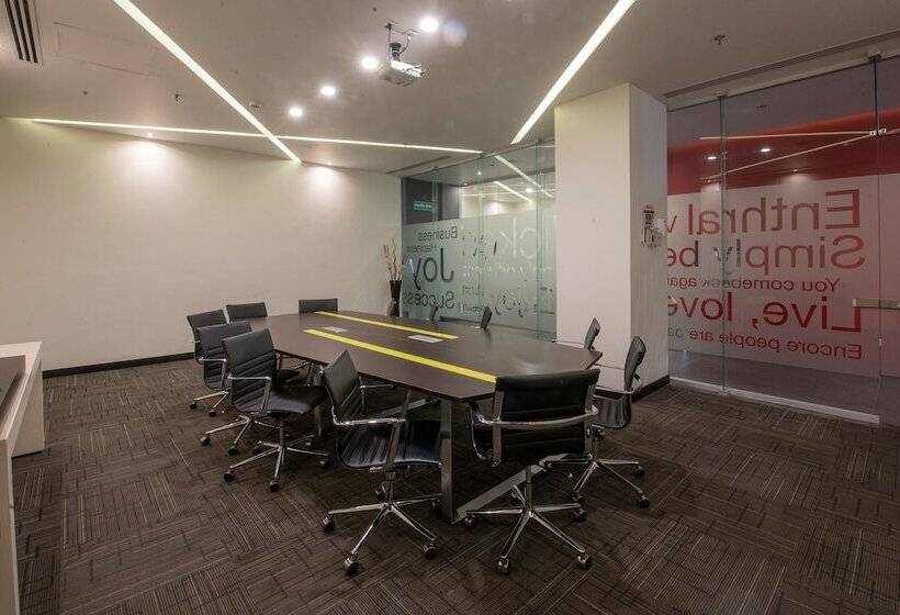 Отель Ramada Encore By Wyndham Queretaro