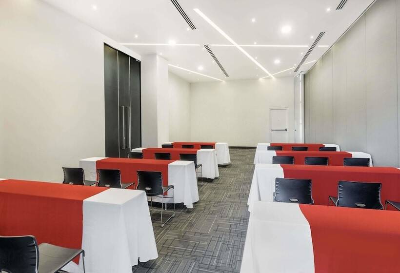 Отель Ramada Encore By Wyndham Queretaro