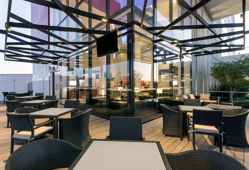 Отель Ramada Encore By Wyndham Queretaro