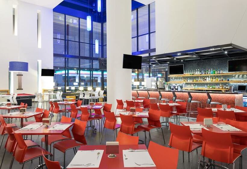 Отель Ramada Encore By Wyndham Queretaro