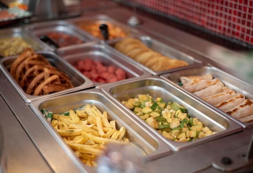 Отель Ramada Encore By Wyndham Queretaro