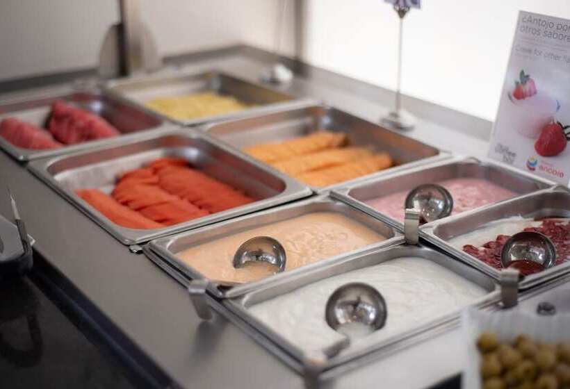 Отель Ramada Encore By Wyndham Queretaro