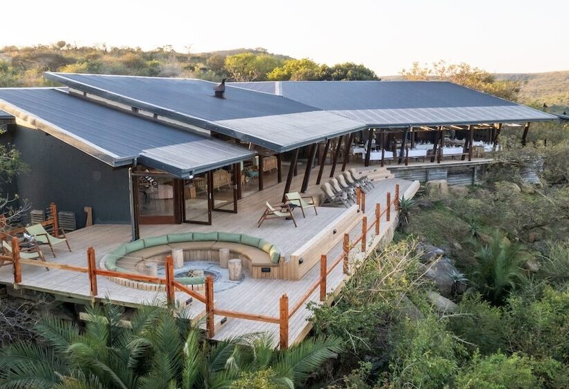בית מלון כפרי Rhino Ridge Safari Lodge
