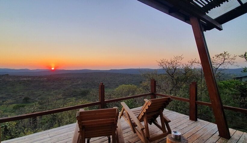 בית מלון כפרי Rhino Ridge Safari Lodge