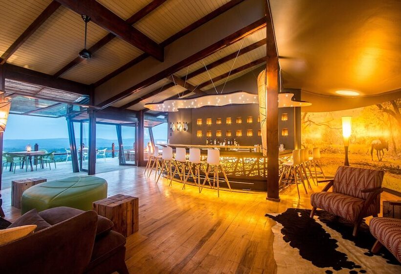 בית מלון כפרי Rhino Ridge Safari Lodge