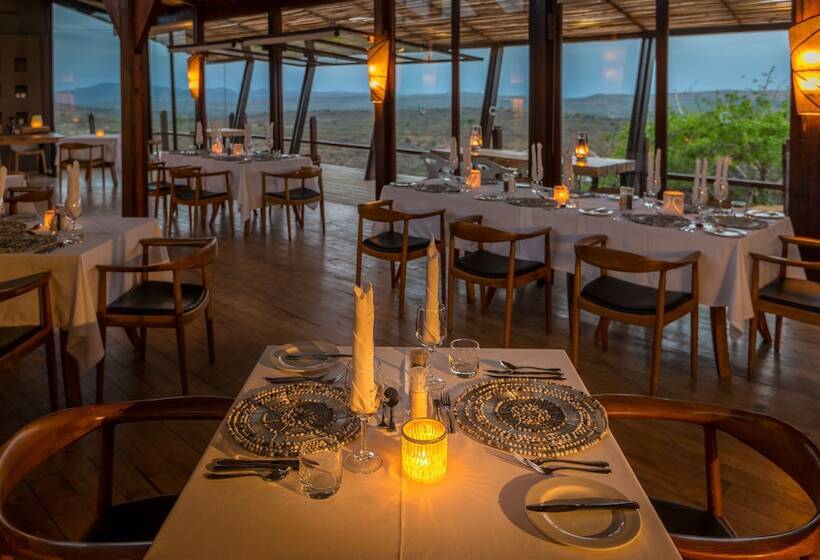 בית מלון כפרי Rhino Ridge Safari Lodge