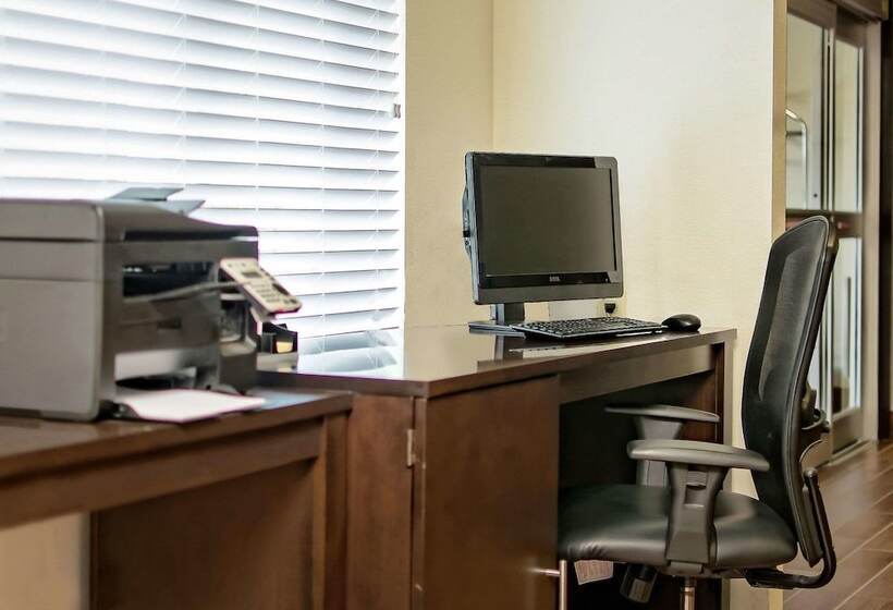 فندق Sleep Inn & Suites   Fort Scott