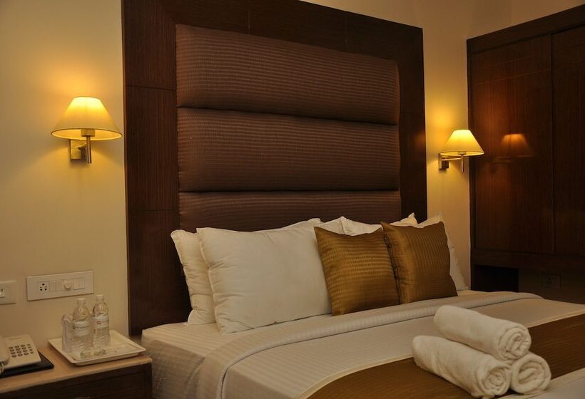 בית מלון כפרי The Gopinivas Grand