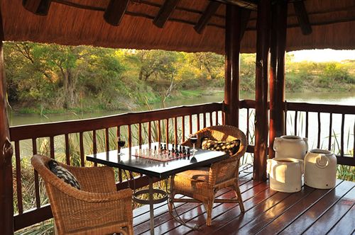 فندق Thornybush Waterside Lodge