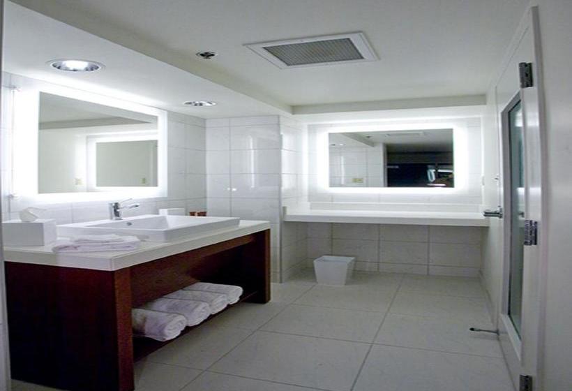 בית מלון כפרי Bally S Evansville Casino &