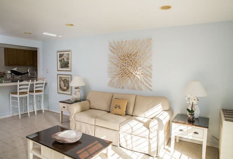 هتل Venice On The Beach